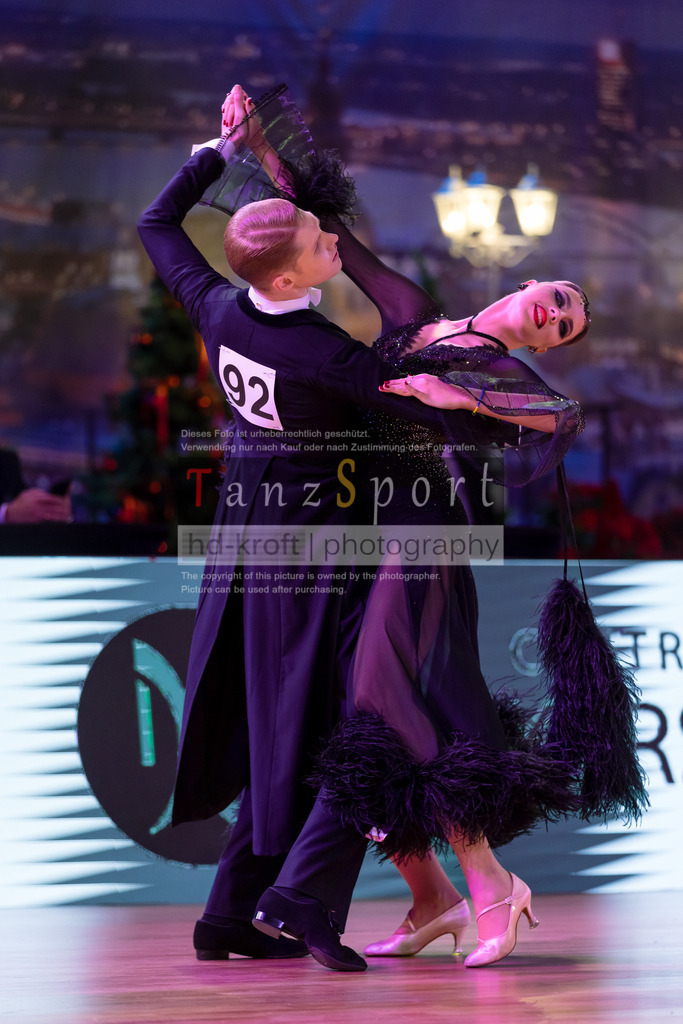 20241215_WDSF_Int_Open_Std-Riga-9239 | Tanzsportbilder, Standardtanz, Lateintanz, WDSF, DTV, LTVB, dancecomp, goc, hessen tanzt, blaues band der spree, walzer, tango, wiener walzer, slowfox, quickstepp, samba, rumba, cha-cha-cha, paso doble. jive, hd-kroft photography, turniertanzsport
