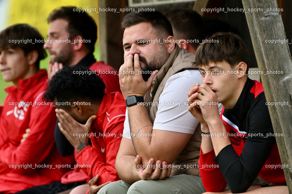 WSG Radenthein vs. FC Nussdorf Debant | Spielerbank FC Nussdorf Debant, Headcoach FCWR Nussdorf Debant Sven Lovric,  WSG Radenthein vs. FC Nussdorf Debant, WSG Radenthein vs. FC Nussdorf Debant am 26.10.2024 in Radenthein (Sportplatz Radenthein), Austria, (Photo by Bernd Stefan)