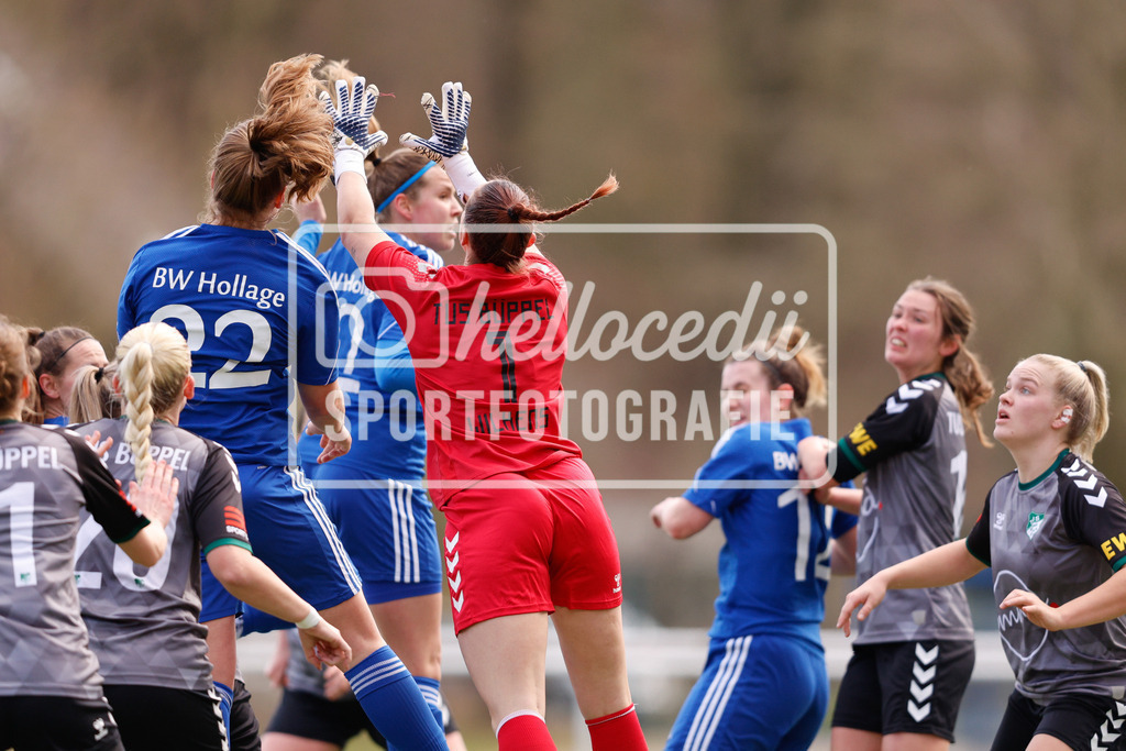 Fußball I Frauen I Saison 2025-2026 I Oberliga Niedersachsen I 16. Spieltag I BW Hollage - TuS Büppel I 15.03.2026-56 | Lena Wilkens (1, TuS Büppel) Versucht den Ball nach einer Ecke abzuwehren. - Realisiert mit Pictrs.com