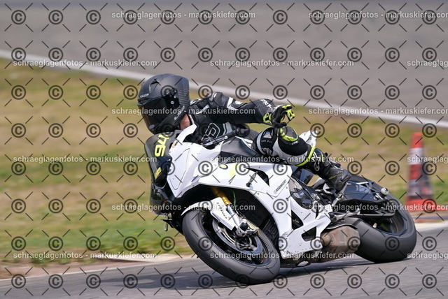 26bt05-1363 | markuskiefer.com - Realisiert mit Pictrs.com