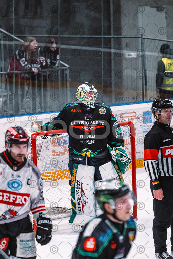 Alligators_vs_Memmingen_05_12_2025-184 | Höchstadt Alligators Fotogalerie: Eishockey-Action aus Franken. Professionelle Spielfotos, Portraits & Stadionbilder zum Download. Jetzt entdecken! - Realisiert mit Pictrs.com