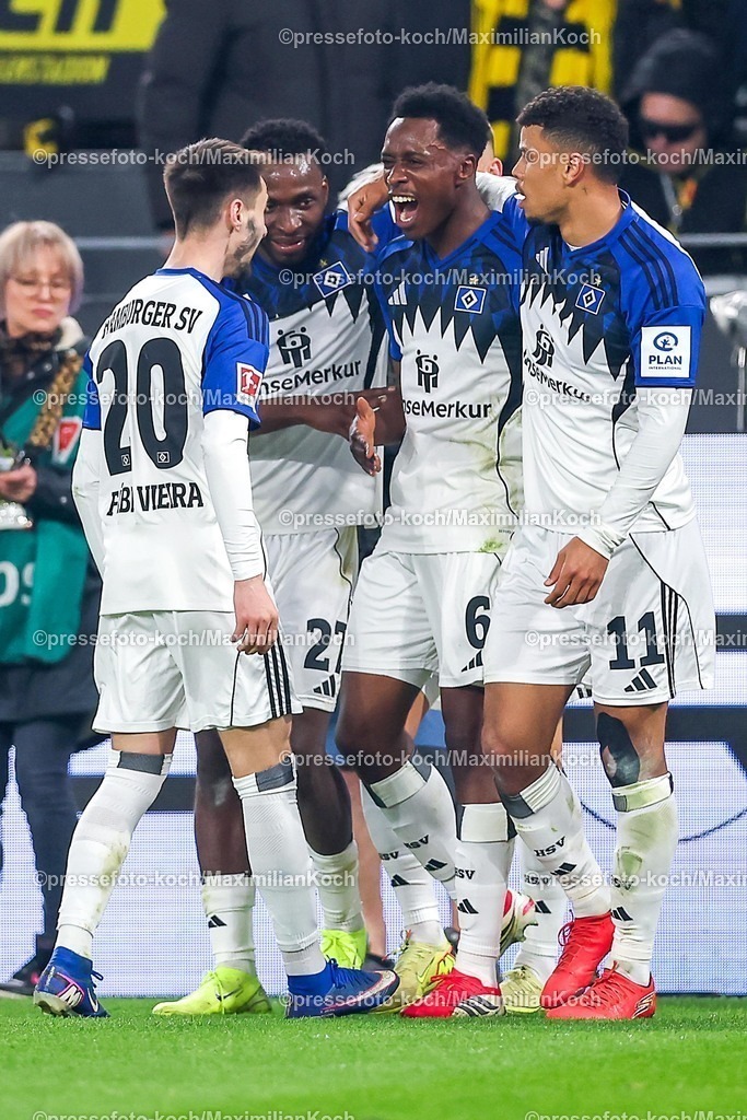 BVB21032601050 | 21.03.2026, Fußball, Borussia Dortmund - Hamburger SV, 1. Fußball Bundesliga, 27. Spieltag, Signal Iduna Park, Saison 2025 2026: Torjubel nach dem Tor zum 2:0 durch Torschütze Albert Sambi Lokonga&nbsp; (HSV #06)  zusammen mit  Fabio Vieira&nbsp; (HSV #20) Philip Otele&nbsp; (HSV #27) Ransford Königsdörffer&nbsp; (HSV #11)  DFB regulations prohibit any use of photographs as image sequences and or quasi-video.