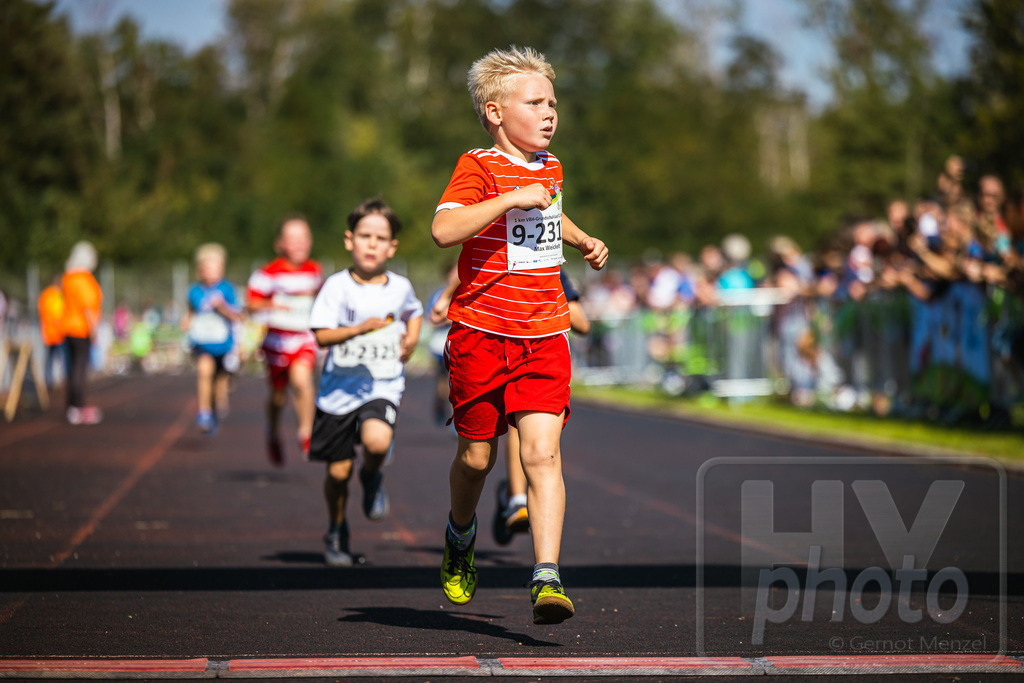 16. Hoywoj-CityLauf im Sportforum Hoyerswerda - 16.09.2023 | 1km VBH-Grundschul-Lauf 2. Klassen - Realisiert mit Pictrs.com