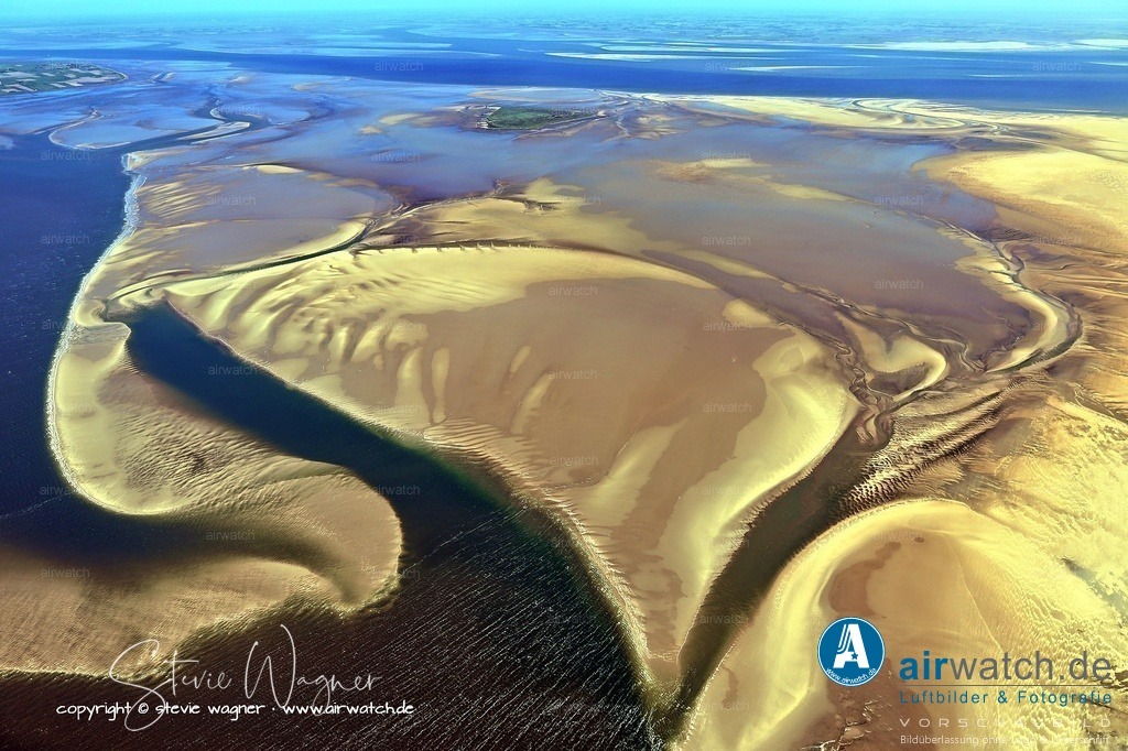 Halligen-Inseln-Weltnaturerbe-Wattenmeer-Mai-23-airwatch-wagner-240A3077 | Entdecken Sie atemberaubende Luftbilder und Fotografien auf airwatch.de - Tauchen Sie ein in eine Welt voller faszinierender Aufnahmen aus der Vogelperspektive.