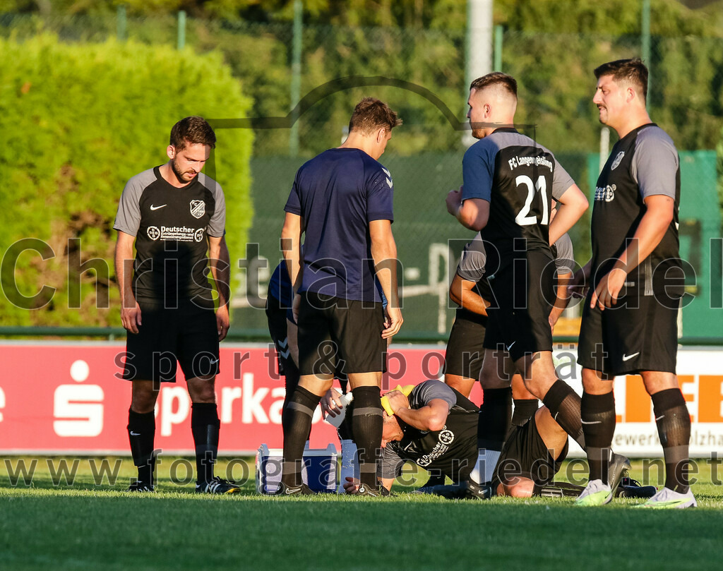 2023-07-14_116_FC_Langengeisling_gegen_FC_Velden-Eberspoint | Erding, Deutschland, 14.07.2023:
Fußball, Bezirksliga Oberbayern Ost 2023 / 2024, Testspiel, FC Langengeisling gegen FC Velden-Eberspoint, Endergebnis: 5:0

Lucas Seeholzer (FC Langengeisling, #2), David Riederle (FC Langengeisling, #14), Florian Rupprecht (FC Langengeisling, #11)

Foto: Christian Riedel / fotografie-riedel.net