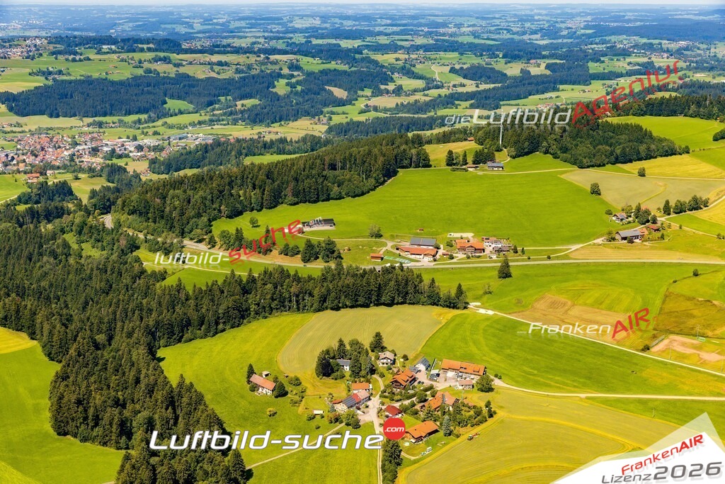 Schrägluftbild  Unterreute  Oberreute - Das Luftbild wurde 2025 vom UL-Flugzeug heraus erstellt ( keine Drohne ) - Hochauflösende Luftaufnahme -Nicht vergleichbar mit Google Maps oder Satelittenbilder- Die Geschenkidee !Mit Lizenz und Bildrechte bestellbar