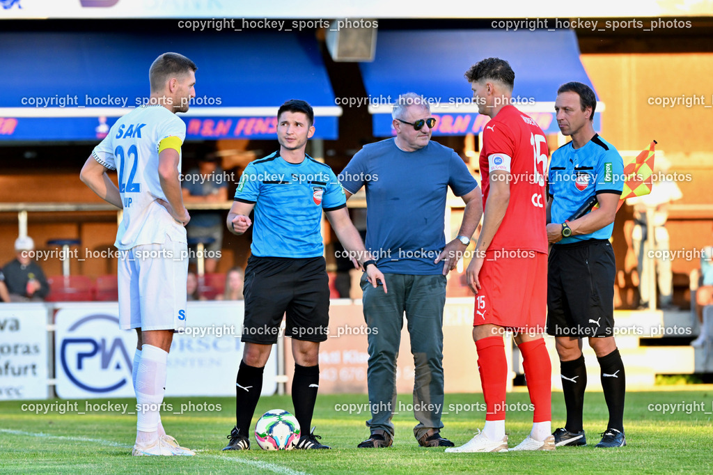 SAK vs. SC St. Veit | #22 Leo Ejup SAK, Mathias Bodner Referee, #15 Philipp Höberl SC St. Veit, Gerold Glantschnig Referee, SAK vs. SC St. Veit, SAK vs. SC St. Veit am 19.09.2025 in Klagenfurt (Sportpark Welzenegg), Austria, (Photo by Bernd Stefan)