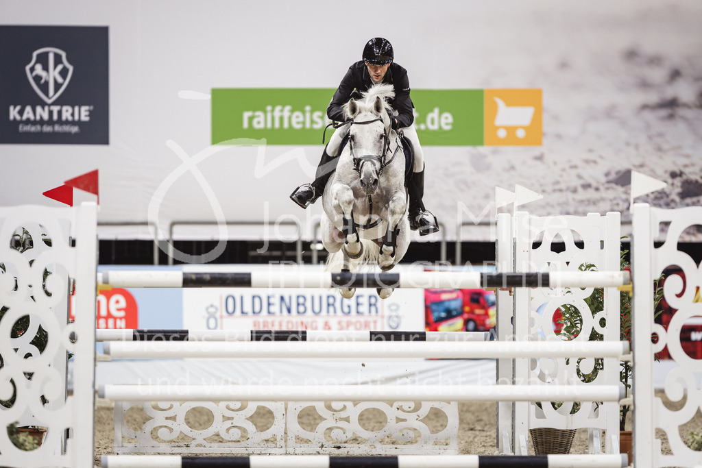231028_Oldenburg_S1-Spr_Amateure-193 | Deine schönsten Turniermomente als professionelle Fotos! Entdecke hochwertige Pferdesport-Fotografie im Online-Shop. Jetzt Fotos finden & bestellen!