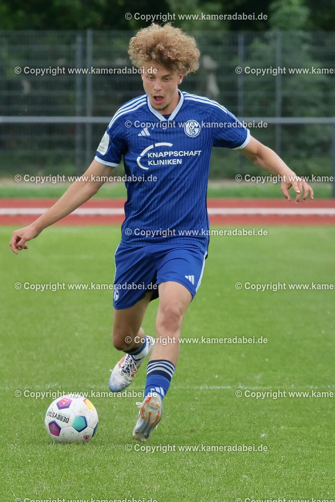 Fußball : Testspiel : SuS 09 Dinslaken - Schalke 04 U 19 am 25.07.2024 | Foto : Jochen Emde / www.kameradabei.de - Realisiert mit Pictrs.com