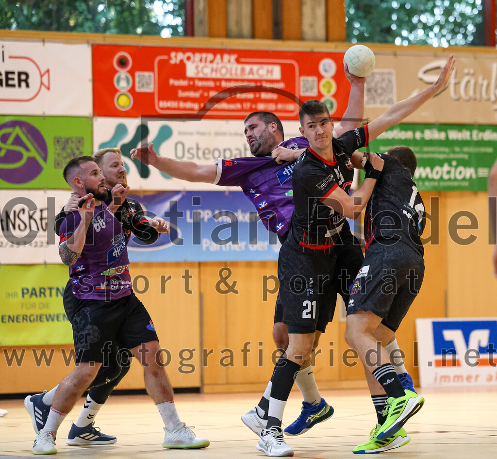 2024-09-21_050_SpVgg_Altenerding_gegen_TSV_1861_Mainburg | Erding, Deutschland, 21.09.2024:Handball, Bezirksoberliga Männer 2024 / 2025, 1. Spieltag, SpVgg Altenerding gegen TSV 1861 Mainburg, Endergebnis: 36:20Sebastian Förster (SpVgg Altenerding, #66), Christian Loris (SpVgg Altenerding, #11), Michael Fischbäck (TSV 1861 Mainburg, #21), Maximilian Altmann (TSV 1861 Mainburg, #14)Foto: Christian Riedel / fotografie-riedel.net
