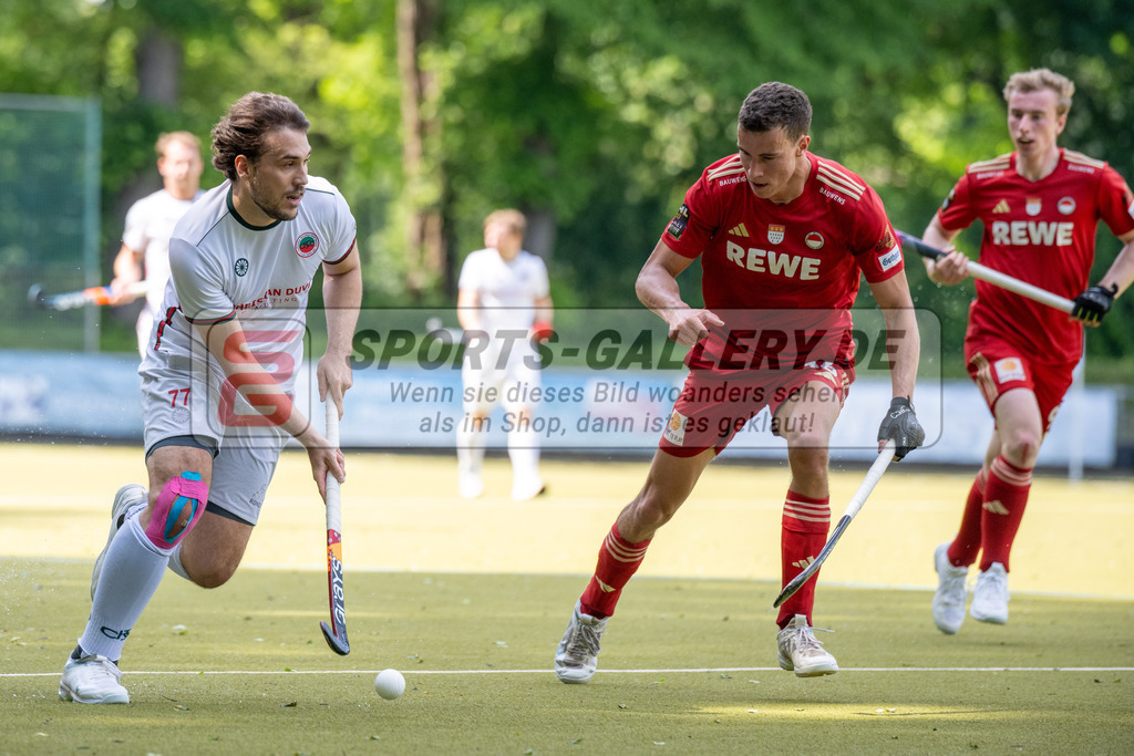 SFE_20240511_0056 | Krefeld, Deutschland, 11.05.2024: Masi Pfandt (Crefelder HTC) Antheus Barry (Rot-Weiss Köln) in Aktion waehrend des Spiels der Feldhockey 1. Bundesliga Herren zwischen Crefelder HTC - Rot Weiss Köln im Gerd-Wellen-Hockeyanlage am 11.05.2024 in Krefeld, Deutschland. (Foto von Stephan Fehrmann)

Krefeld, Germany, 11.05.2024: Masi Pfandt (Crefelder HTC) Antheus Barry (Rot-Weiss Köln) in action during the game of Feldhockey 1. Bundesliga Herren between Crefelder HTC - Rot Weiss Köln in Gerd-Wellen-Hockeyanlage at 11.05.2024 in Krefeld, Deutschland. (Foto from Stephan Fehrmann)