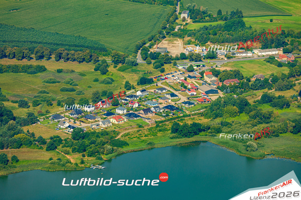 Luftaufnahme Nakenstorf Zurow - Die Luftaufnahme wurde 2025 vom UL-Flugzeug heraus erstellt ( ohne Drohne ) - Hochauflösende Luftaufnahme - für professionelle Ausdrucke geeignet. Die Geschenkidee !Mit Lizenz und Bildrechte bestellbar
