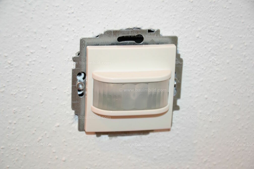 bib-lg17-elektroinstallation-0262 | Nach LV-Leistungsgruppen sortierte Detailfotos über den Bau eines Hauses. Alle Hausbau-Bilder direkt vom Urheber und Autor der Website Haus-Selber-Bauen.com