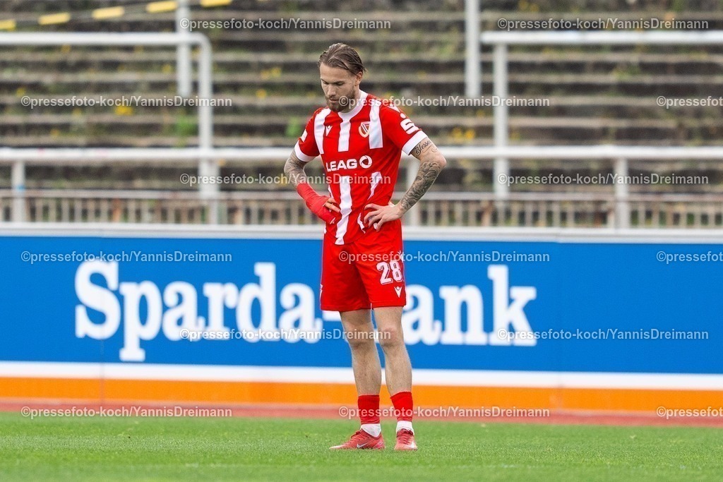 xydr13042501046 | 13.04.2025, xydrx, Fußball, Borussia Dortmund II - FC Energie Cottbus, 3.Liga, Stadion Rote Erde, Saison 2024 2025: Niko Bretschneider (FC Energie Cottbus #28) enttäuscht, schaut zu Boden  DFB regulations prohibit any use of photographs as image sequences and or quasi-video.