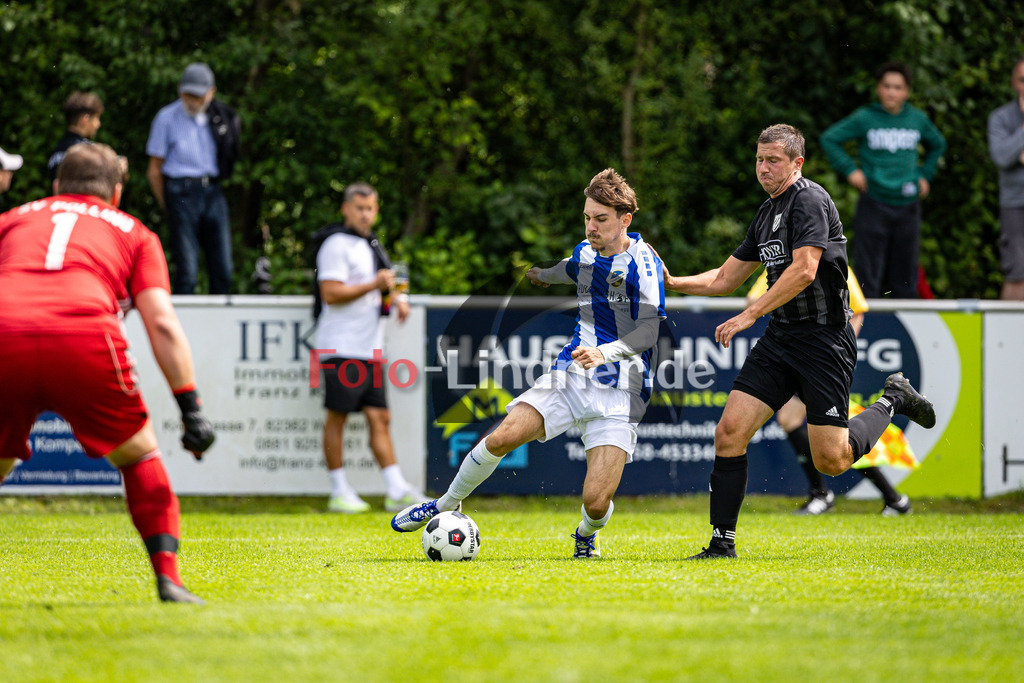 SV Polling gegen SV Planegg-Krailing | Fußball Herren Bezirksliga Oberbayern Süd 2025/26 1. Spieltag, SV Polling gegen SV Planegg-Krailing, 20250727,Zweikampf, 2025-07-27 in Polling (Sportplatz Polling), Fabijan PODUNAVAC (SV Planegg-Krailing 11), Markus KASPER (SV Polling 18), Copyright: WolfgangxLindner www.foto-lindner.de