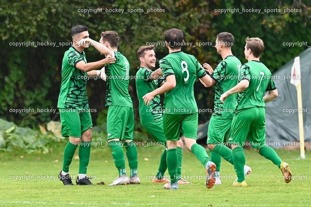 ATUS Ferlach vs. SC Landskron 14.10.202 | Jubel SC Landskron Mannschaft, #20 Harun Memic, #17 Julian Brandstätter, #14 Daniel Arneitz, #8 Philipp Gatti, #19 Philipp Ronacher, #7 Markus Ulbing