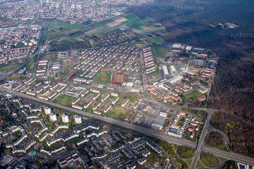 Luftbild: Siedlungsgebiet im Ortsteil Käfertal in Mannheim im Bundesland Baden-Württemberg in Deutschland. Foto: IMG_077012.jpg vom 12.04.2015 durch Werner Riehm/FLY-FOTO.de