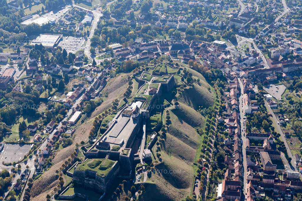 Aerial view: View of the town in Bitche in the state Moselle, France.Photo: IMG_095175.jpg taken on 10/16/2016 by Werner Riehm/FLY-FOTO.comResolution of the original: 5472 x 3648 px