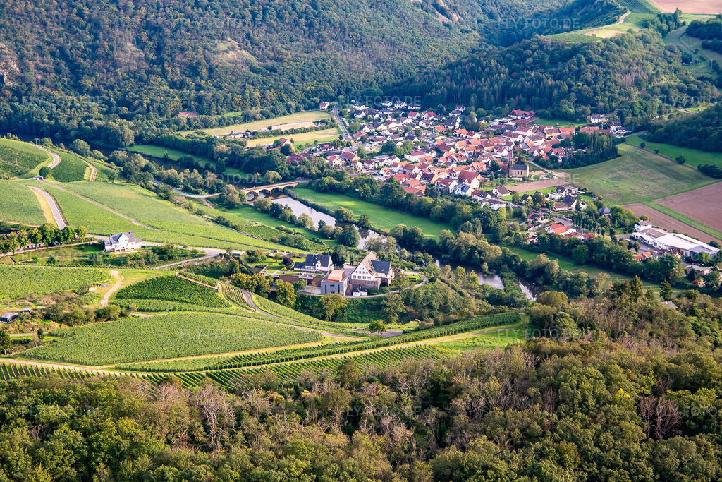 Luftbild: Ortsansicht von Nordwesten in Oberhausen an der Nahe im Bundesland Rheinland-Pfalz in Deutschland. Foto: IMG_138220.jpg vom 03.09.2023 durch Werner Riehm/FLY-FOTO.de