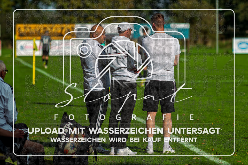 260920-FGFS-SVN-0043 | Trainerteam der FG Fulde-Stellichte v.l. Sascha Bernholz, Axel Froehlich, Eike Beneke;Kreisliga Herren HK - FG Fulde-Stellichte vs. SVN Buchholz am 20.09.2026 in Zentralstadion, Fulde - Realisiert mit Pictrs.com