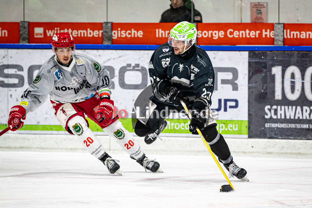 TSV Peißenberg MINERS gegen TEV Miesbach | Eishockey Bayernliga Herren Vorrunde 2024/25, TSV Peißenberg MINERS gegen TEV Miesbach, 20241201,Dejan VOGL (MINERS 23) in Aktion,2024-12-01 in Peißenberg (Eisstadion Peißenberg)Dejan VOGL (MINERS 23), Danyel WAIZMANN (TEVM 20)Copyright: WolfgangxLindner