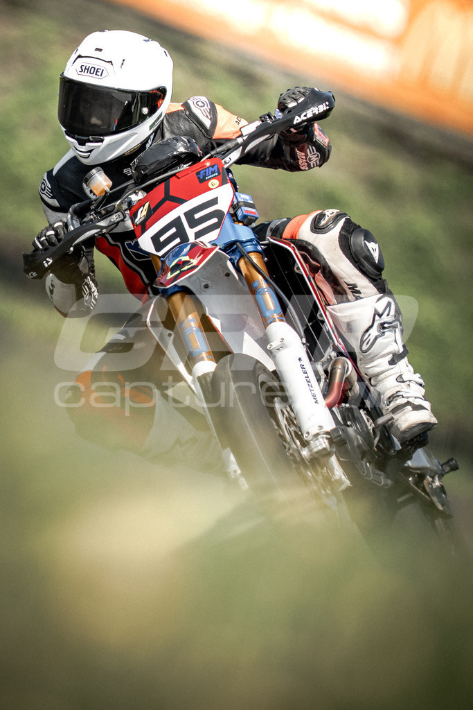 G-Cup + Supermoto Staatsmeisterschaft + Hungarian Supermoto Championship | GRIPcapture steht für authentische Sportfotografie in Österreich – für Momente, die mehr sind als Geschwindigkeit oder Ergebnis. Es geht um Emotion, Spannung, Fokus und den Augenblick, der oft nur einen Wimpernschlag dauert.Ob Motorsport, Teamsport oder 
