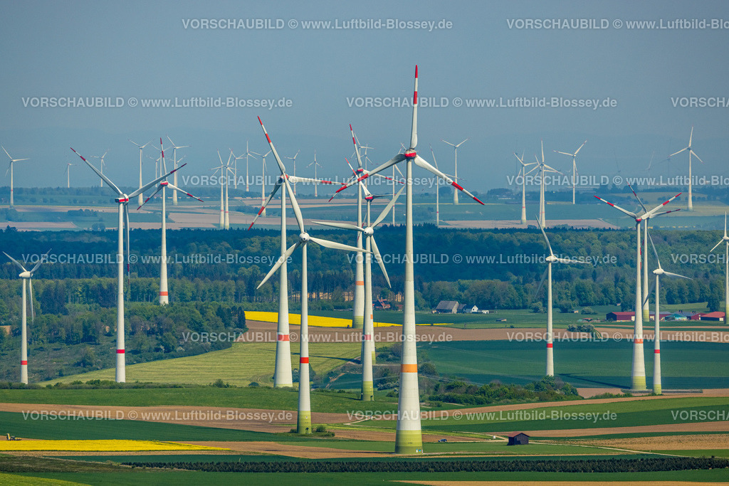 BadWuennenberg240503993 | Luftbild, Windpark und Windfarm Windenergieanlage, Windräder und Rapsfelder bei Radlinghausen, Messinghausen, Brilon, Ostwestfalen, Sauerland, Nordrhein-Westfalen, Deutschland