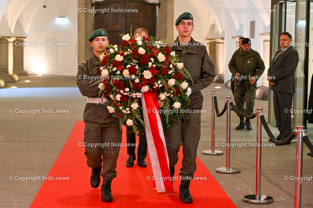 Landhaus Linz_ Kranzniederlegung 2023_ 02.11.2023-3 | 02.11.2023, Landhaus Linz AUT, Promenade, Kranzniederlegung 2023 zum Gedenken all jener, die in der Vergangenheit für Oberoesterreich Verantwortung getragen haben, im Bild Kranz, Oesterr. Bundesheer