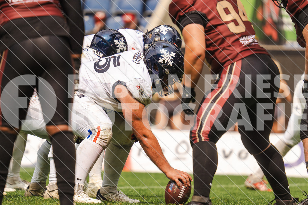 GER Rhein Fire vs. Paris Musketeers, Football, European League of Football, Spieltag 4, Saison 2025, 08.06.2025 | GER Rhein Fire vs. Paris Musketeers, Football, European League of Football, Spieltag 4, Saison 2025, 08.06.2025Foto: Fabian Friese - Realisiert mit Pictrs.com