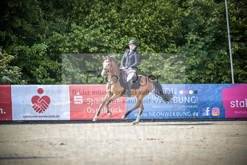 DOS_2747 | Entdecke hochwertige Reitturnierfotos von Foto Oger. Professionell, emotional und authentisch – jetzt Lieblingsmomente im Shop bestellen.Deutschlandweite Turnierfotografie. - Realisiert mit Pictrs.com