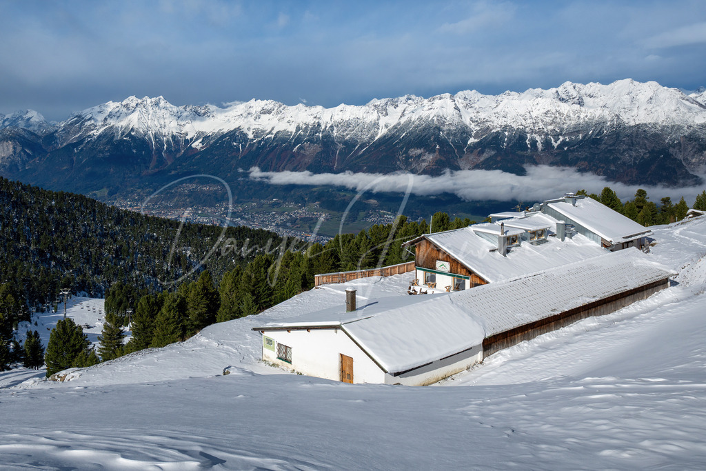 Tulfein Alm | Die Tulfein Alm mit Blick Richtung Innsbruck und Nordkette