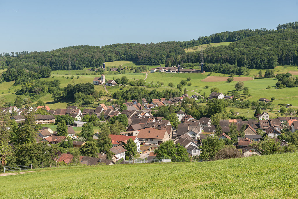 Ausblick vom Hügel Guetesbüel | in Ziefen, Baselland, Schweiz. - Realisiert mit Pictrs.com