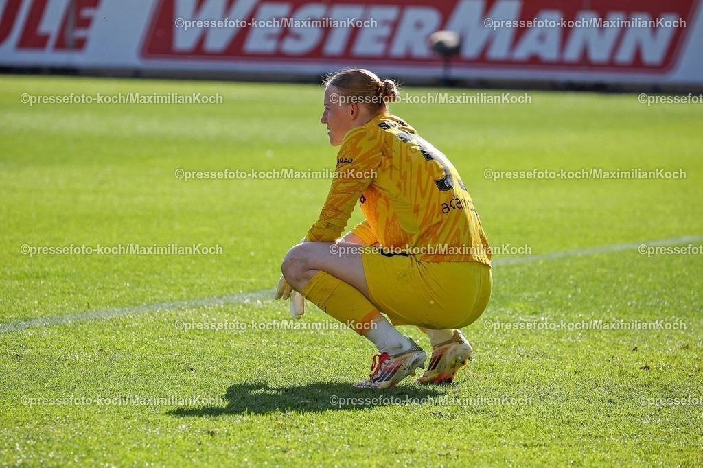xsscx26042601018 | 26.04.2026, xsscx, Frauen Fussball, Bayer 04 Leverkusen - SC Freiburg, 1. Fussball Bundesliga, 23. Spieltag, Ulrich-Haberland-Stadion, Saison 2025 2026: Rebecca Adamczyk (SC Freiburg #33) enntäuscht nach der Niederlage DFB regulations prohibit any use of photographs as image sequences and or quasi-video. Photo: xSandraxScherningxPressefotoKochx