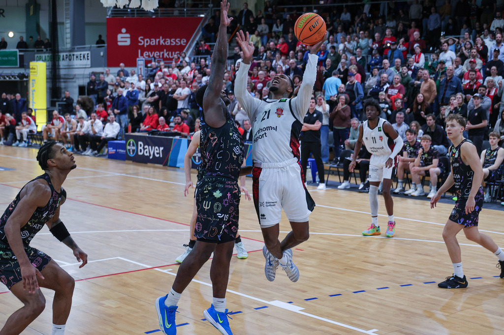 Pro A BAYER GIANTS vs Uni Baskets Münster-120 | Fotos von Basketballspielen aus dem Raum NRW fotografiert von Gero Mueller-Laschet und Daniel Schaefer - Realisiert mit Pictrs.com