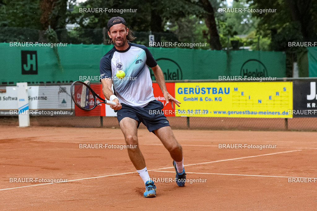 HTC Blau-Weiß Krefeld - LTTC Rot-Weiß Berlin  | Krefeld, Deutschland 21.07.2023, Gero Kretschmer (HTC Blau-Weiß Krefeld) gegen Nino Ehrenschneider (LTTC Rot-Weiss Berlin) ,

bei der 2. Tennis Bundesliga Nord Begegnung zwischen HTC Blau-Weiß Krefeld und LTTC Rot-Weiß Berlin am 21.07.2023 in Krefeld.

(Foto: BRAUER-Fotoagentur)
 

