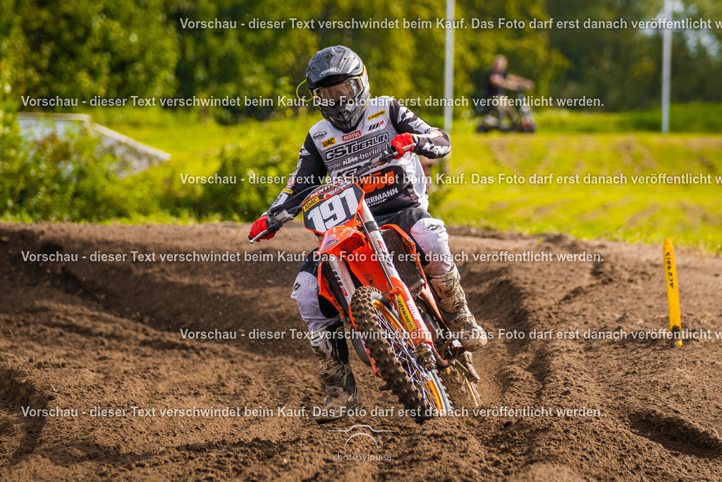 09_21_LM_Schenkenhorst-8340 | Sportfotografin aus Berlin-Brandenburg mit Fokus auf Motocross. Ich halte deine sportliche Leistung und echte Emotionen auf und neben der Strecke professionell fest. Entdecke die Fotos von deinem Rennen und bestelle sie direkt hier im Shop.