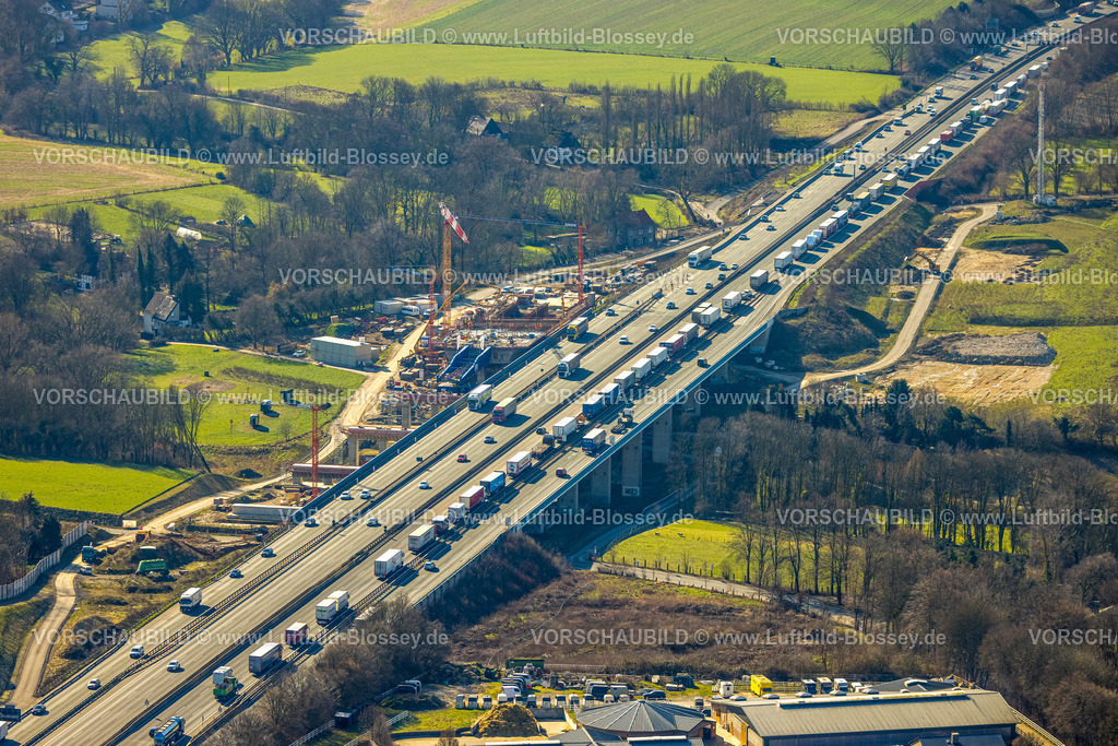 Unna230213287 | Luftbild, Baustelle mit Ersatzneubau Liedbachtalbrücke der Autobahn A1 nahe dem Kreuz Dortmund/Unna, LKW Stau, Massen, Unna, Ruhrgebiet, Nordrhein-Westfalen, Deutschland