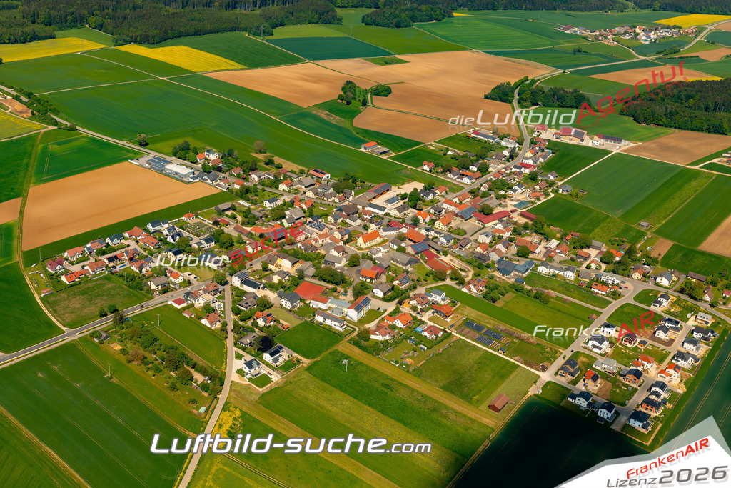 Das Luftbild zeigt : Pondorf Altmannstein - Die Luftaufnahme wurde 2024 vom UL-Flugzeug aus erstellt ( keine Drohne ) - Hochauflösende Luftaufnahme - Für grossformatige Ausdrucke geeignet. Die Geschenkidee !Mit Lizenz und Bildrechte bestellbar