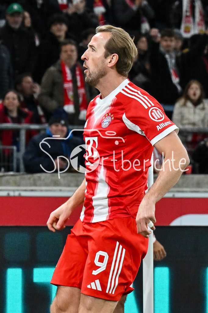 VfB Stuttgart - FC Bayern München | STUTTGART, GERMANY - 06. DECEMBER: Jubel der Bayern nach dem Treffer zum 0-2 durch Harry KANE (FC Bayern Munich 9) / Tor / Torschuetze / Freude / Happy während dem Bundesligamatch zwischen dem VfB Stuttgart und dem FC Bayern München am 13. Spieltag in der MHP Arena / DFL REGULATIONS PROHIBIT ANY USE OF PHOTOGRAPHS AS IMAGE SEQUENCES AND/OR QUASI-VIDEO
