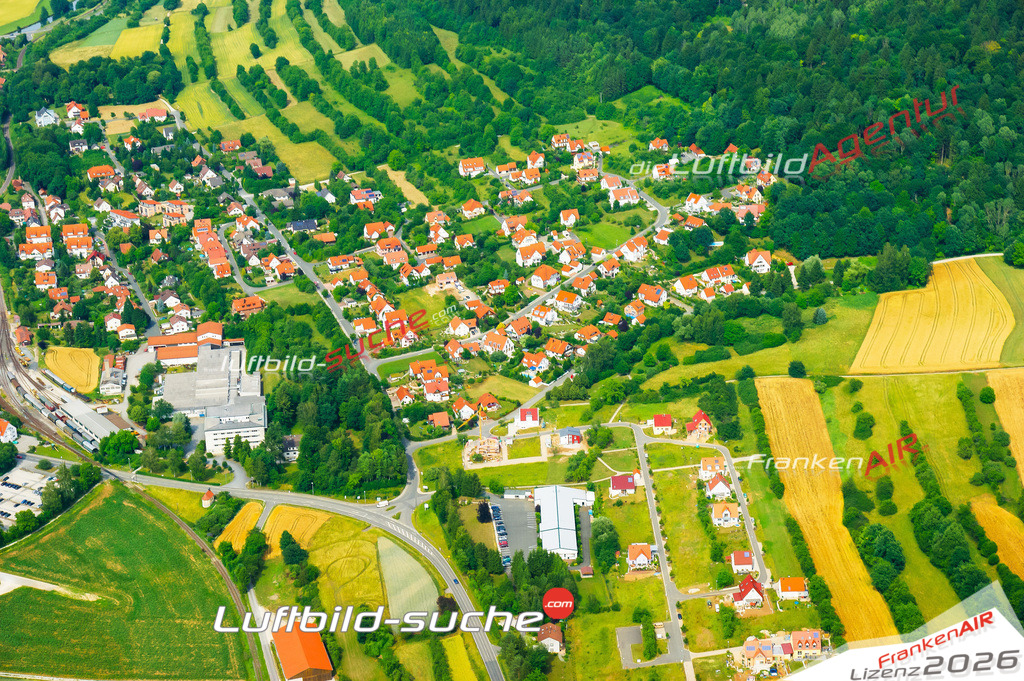 Die Luftaufnahme der Stadt Ebermannstadt wurde vom UL-Flugzeug heraus erstellt ( keine Drohne )- hohe Auflösung für beste Qualität