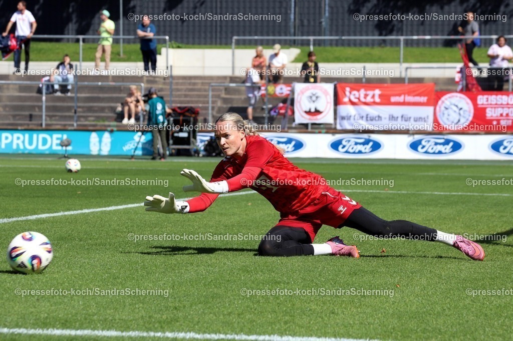 xSSc06092502013 | 05.09.2025, xsscx, Frauen Fuﬂball, 1. FC Koeln - RB Leipzig, 1. Fuﬂball Bundesliga, 01. Spieltag, Franz-Kremer-Stadion, Saison 2025 2026: Lisa Schmitz (1. FC Kˆln #01) DFB regulations prohibit any use of photographs as image sequences and or quasi-video. Nordrhein-Westfalen Deutschland
