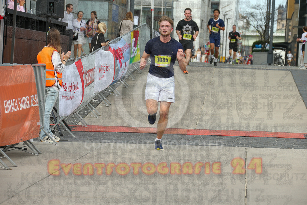 250920_1324_EX1_4334 | Sportfotografie im Rhein-Sieg Kreis, Köln, Bonn, NRW, Rheinland Pfalz, Hessen, etc. Unser Tätigkeitsfeld umfasst den Laufsport vom Volkslauf über den Marathon, Duathlon, Triathon bis zum Ultralauf wie Kölnpfad Ultra oder Schindertrail.