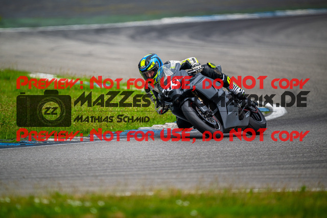 MaZZes_FotoMatrix_240702_6007705_8615 | WEISS