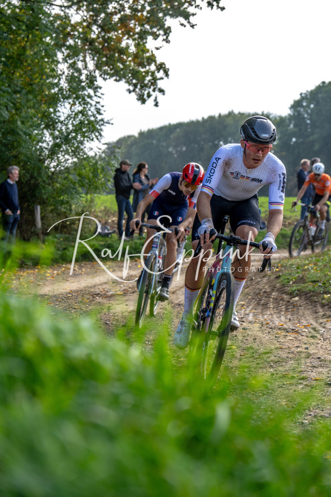 Ralf Eppink Photography 20251012_DSC04391 | Sportfotografie, Eventfotografie, Porträtfotografie, Radsport Fotograf, Triathlon Fotograf, Düsseldorf Fotograf, Köln Fotograf, Actionfotografie, Teamfotografie, Peoplefotografie, Business Portraits, Veranstaltungsfotografie, Reportagefotografie - Realisiert mit Pictrs.com