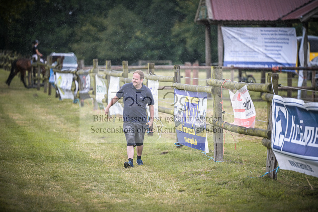 DOS_8232 | Entdecke hochwertige Reitturnierfotos von Foto Oger. Professionell, emotional und authentisch – jetzt Lieblingsmomente im Shop bestellen.Deutschlandweite Turnierfotografie. - Realisiert mit Pictrs.com