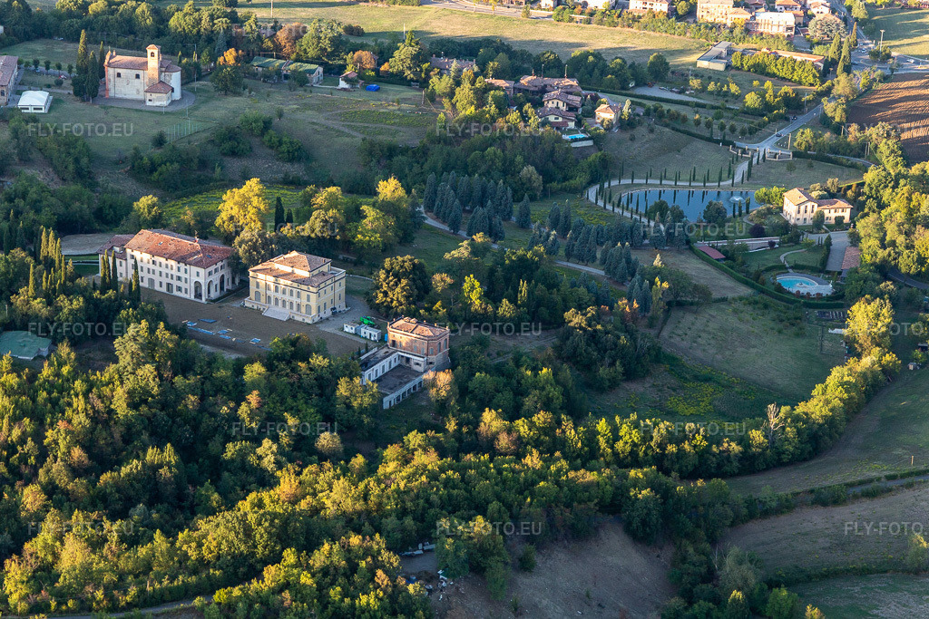 Vue aérienne: Vue de la ville à Casalgrande dans le département Reggio Emilia, Italie. Photo: IMG_134671.jpg prise le 19/09/2022 par Werner Riehm/FLY-FOTO.eu – Résolution de l'original: 4953 x 3302 px