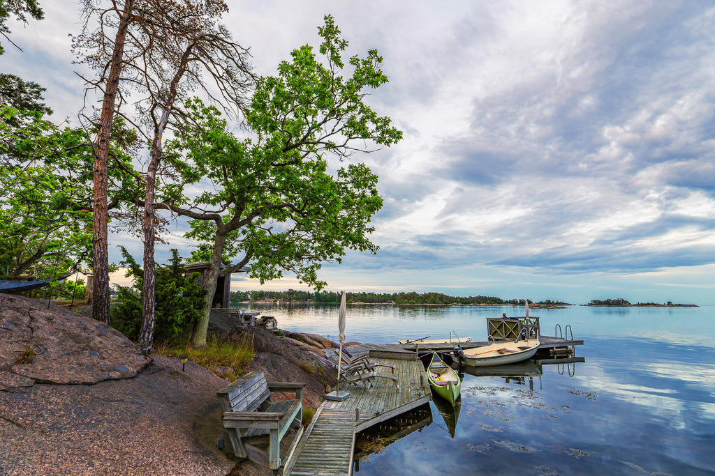 Ostseeküste mit Anlegestelle und Boote bei Oskarshamn in Schweden | Ostseeküste mit Anlegestelle und Boote bei Oskarshamn in Schweden.