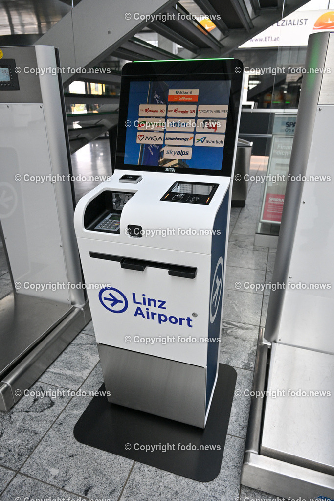 Flughafen Linz_ Linz Airport_ Linz-Hoersching_ 30.10.2023-6 | 30.10.2023, Linz Hoersching, AUT, Flughafen Linz, Linz Airport, im Bild Self Check In Automat