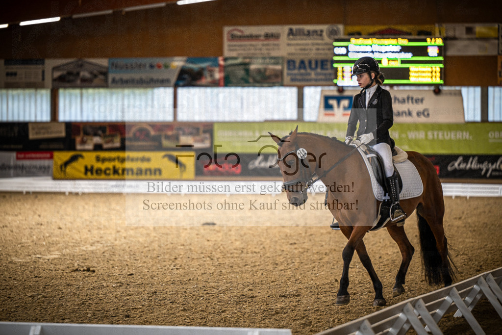 DOS_0917 | Entdecke hochwertige Reitturnierfotos von Foto Oger. Professionell, emotional und authentisch – jetzt Lieblingsmomente im Shop bestellen.Deutschlandweite Turnierfotografie. - Realisiert mit Pictrs.com