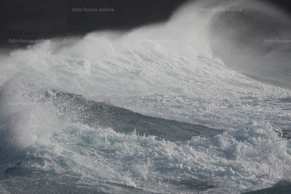 Wild waves | Atlantic breakwater